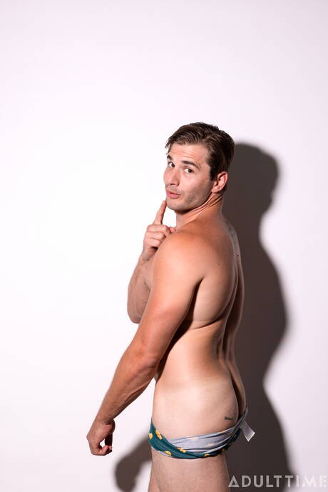 Stud Nathan Bronson rukt af