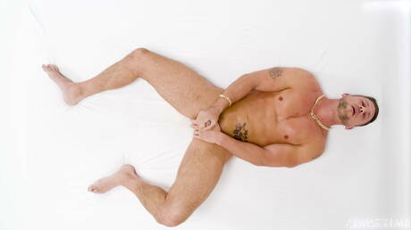 Der amerikanische Muskelprotz Roman Todd wichst