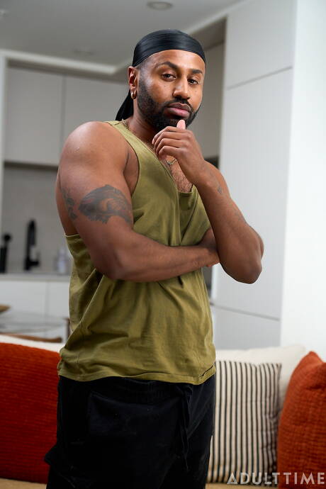 Black bull Braxton Cruz and canadian young Ryan Jacobs in black on white sex