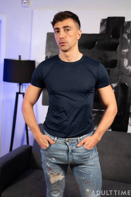 Elias 和加拿大哈士奇 Arno Antino 鑽屁股