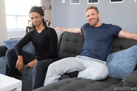 O musculoso Mateo Tomas e o musculoso Shea Parker em um amor interracial