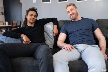 O musculoso Mateo Tomas e o musculoso Shea Parker em um amor interracial