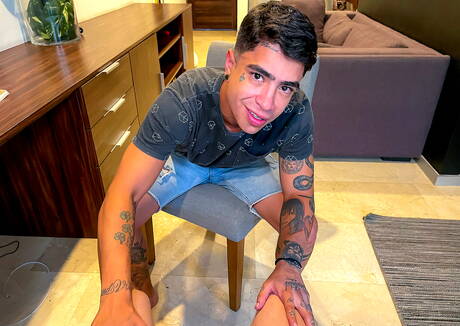 American beefcake Cain Gomez fuck ass after sucking