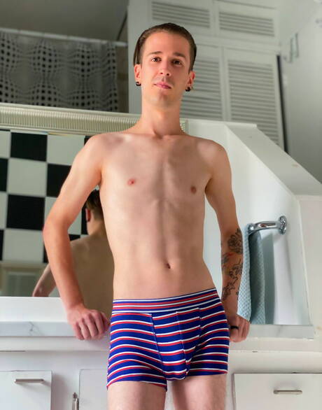 Der heiße Twink Sash lutscht und vögelt den Jungen