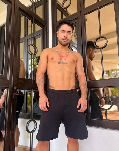 Latin stud Alex Zolanski in hot anal sex