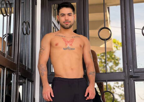 Der lateinamerikanische Hengst Alex Zolanski hat heißen Analsex