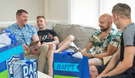 Gaycest: 亞當 (Adam)、勒格朗 (Legrand)、諾亞 (Noah) 和塞爾格謝潑德 (Serg Shepard) 互相幹