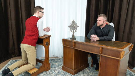 Two american guys muscular Brian Bonds and young boy Ethan Tate in hot anal sex