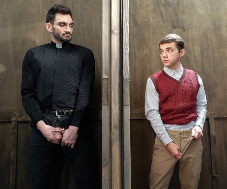 有名なアメリカ人、カワウソのジャック・アリエスと少年のマーカス・リバーズが熱いカップルセックスをする