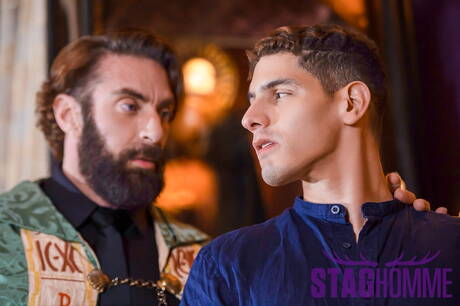 Der kräftige Latino Bastian Karim und der spanische Gay-Bär Scott Carter haben heißen Paarsex