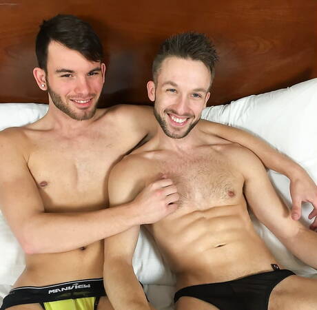 Il ben fatto Declan McClain e il muscoloso Jake Bradley hanno una scena di coppia bollente