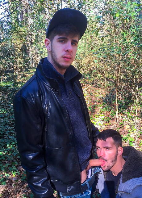 Well-built Brogan Reed and hunk Lance Matthews in hot homosexual scene outside