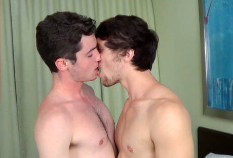 Tough guy Palmer Black and husky guy Scotty Knox fuck after dick sucking