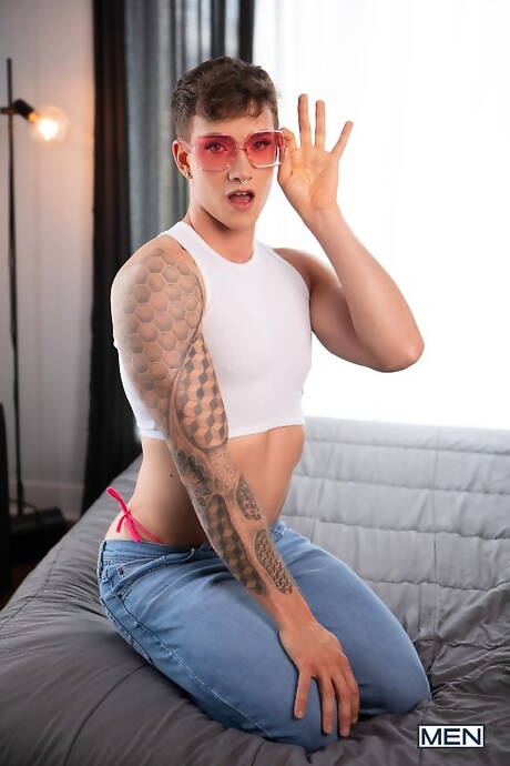 ホットなアメリカ人男性、セクシーなスタッドのドム・キングとセクシーな男のフィン・オーガストのホットなカップルシーン