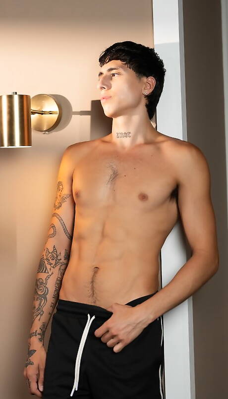 American hot twink Luke Connors and cuban stud Angel Elias fuck after dick sucking