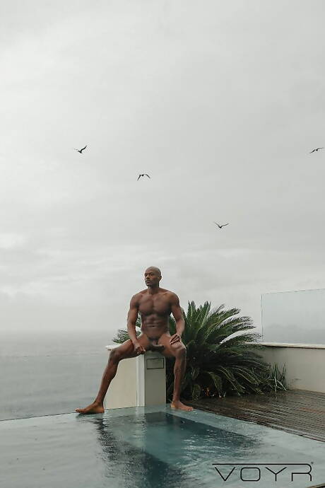 美國色情明星性感帥哥 Rhyheim Shabazz 和性感帥哥 Andy Rodrigues 在泳池裡口交後操屁股