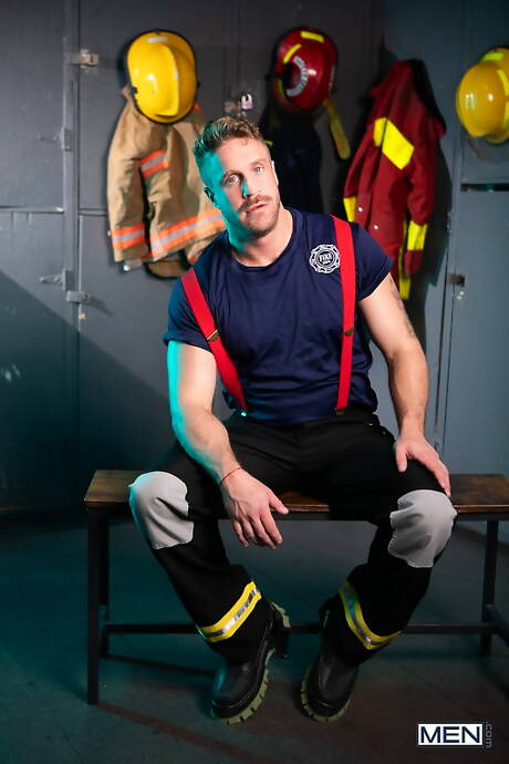 Hot buddies Dom King, Mateo Tomas and Arno Antino have threesome anal sex