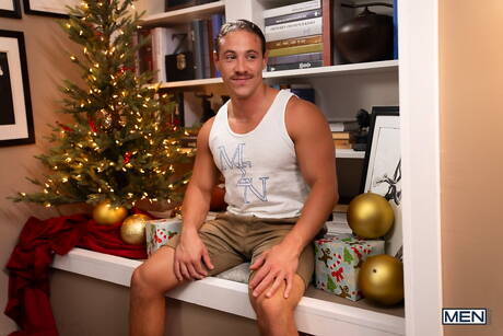 Les garçons excités Joey Mills, Adam Awbride et Kyle dans une action de baise anale à trois torride