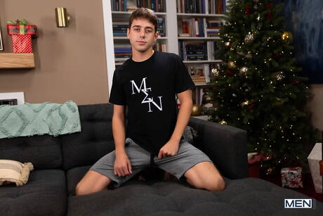 Die geilen Jungs Joey Mills, Adam Awbride und Kyle bei heißer Dreier-Arschfick-Action