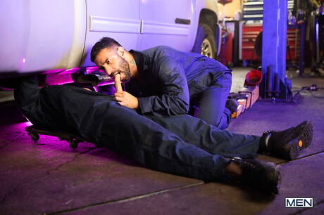 Men: Latin hairy stud Mateo Zagal and american bull Dom King fuck ass after sucking cock