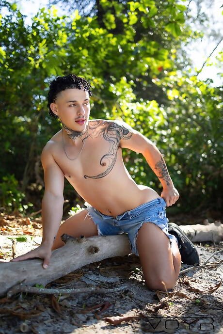 Horny buddies Markin Wolf, Gonzales and Di Carvalho in hard threesome sex outdoor