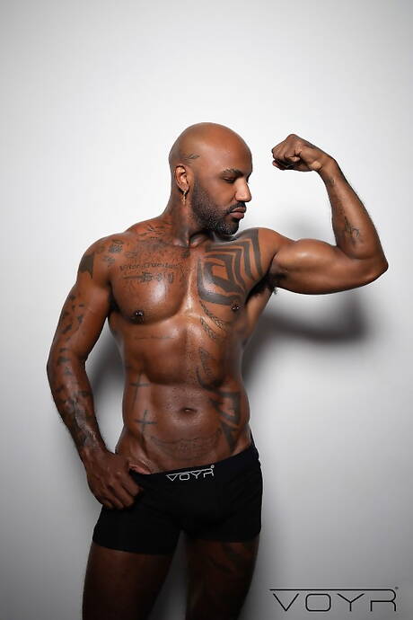 恥知らずな少年ヴィトール・ゲデス、カレル、ヒウリ・クルスがお風呂で激しい3Pセックス