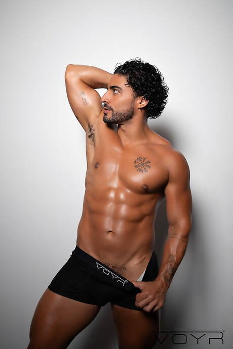 Shameless boys Vitor Guedes, Kallel and Hiuri Cruz in hard 3some sex in bath