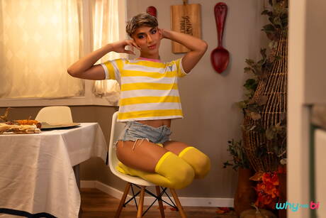 Sexy friends Drake Von, Foxy Alex and Cherry Kiss in bisexual 3some fuck in kitchen