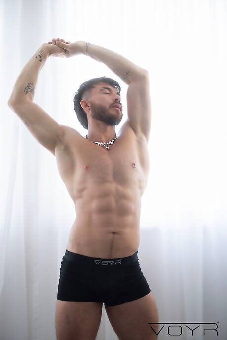 Nasty guys Hiuri Cruz, Lucas Pocfit and Big Rod in threesome fuck scene