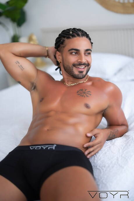 Nasty guys Hiuri Cruz, Lucas Pocfit and Big Rod in threesome fuck scene