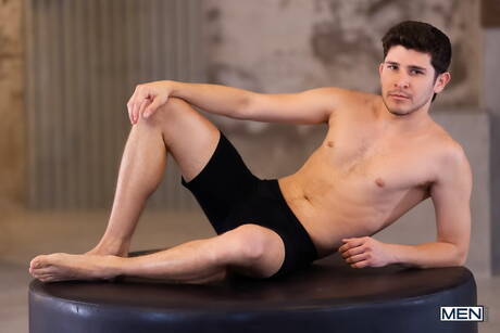 Superstudent Rhyheim Shabazz i muskularny Alberth Pineda w czarno-białym seksie