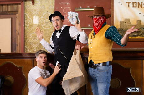 Superstudent Charlie Cherry i irlandzki mięśniak Dean Young ruchają się po obciąganie