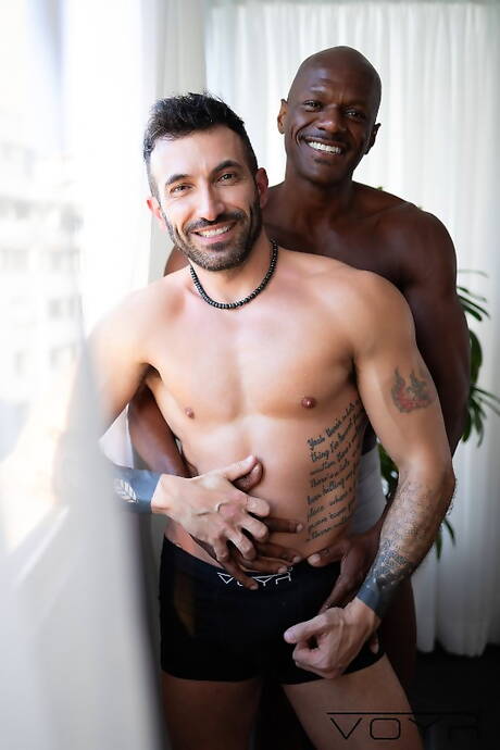 Voyr: Ebony muscular Rhyheim Shabazz and italian superstud Johnny Viper shows a muscle body