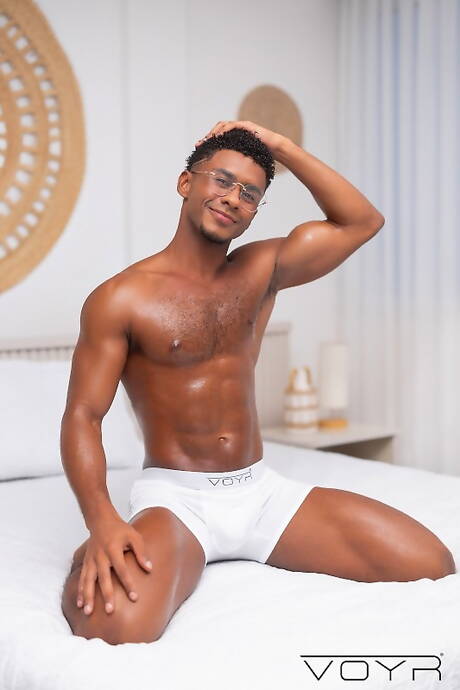 핫한 친구 필리페 프라도와 핫한 남자 퍼스널 카리오카가 좆 빨아먹는 장면