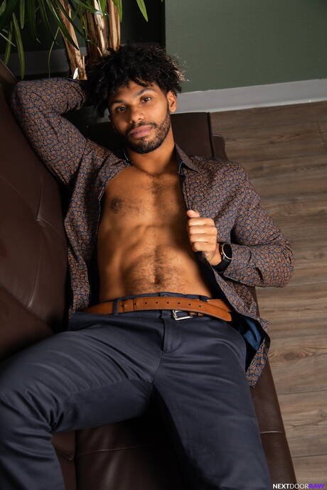 Mili amerykańscy faceci, piękny chłopak Trevor Harris i byk Tony Geniusz ruchają się po międzyrasowym ssaniu kutasa