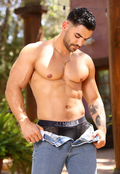 due americani più sexy, il muscoloso Jake Waters e il bel ragazzo Arad Winwin mostrano un corpo robusto all