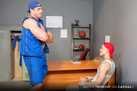 Il bel ragazzo Jack Savvy e il bel ragazzo Mark Lax hanno una scena di coppia bollente