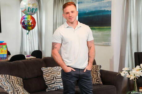 Umięśniony Latynos Des Irez i muskularny Amerykanin Andrew Delta uprawiają gorący seks