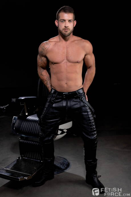 Pretty american guys strongman Tryp Bates and bodybuilder Greg Dixxon sucking and screwing each other