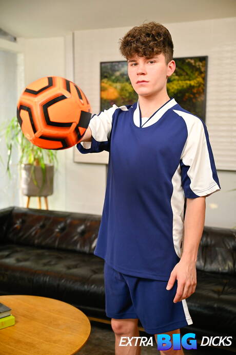 Le beau latino Des Irez et le jeune américain Silas Brooks s