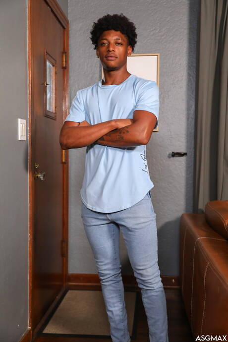 ASGmax Originals: Podnieceni faceci Ty Santana, Andrew Delta i Carter Collins uprawiają gorący międzyrasowy seks w gorącym prysznicu