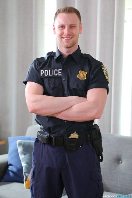 Gorący amerykańscy faceci siłacz Oliver Marks i ogier Brandon Evans w twardym seksie analnym