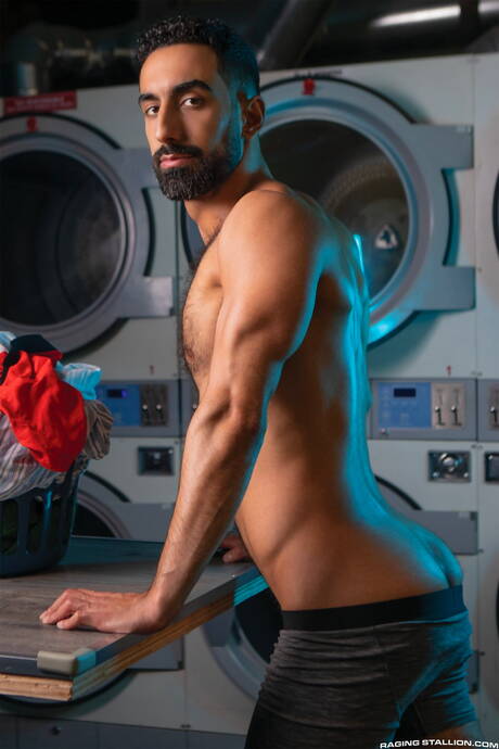 Sexy buddy Sir Peter and gorgeous guy Ali Rush make a love