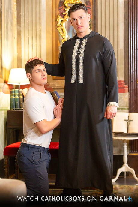 Colombian strongman Bastian Karim and swedish stud Ruslan Angelo drilling an ass