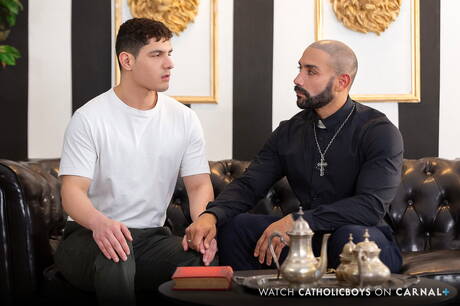Der sexy Typ Bastian Karim und der hinreißende Gianni Gio ficken nach dem Schwanzlutschen