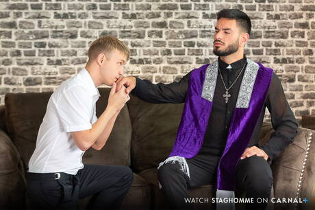 Latino hairy bear Nico Zetta and american twink Noah White fuck after blowjob