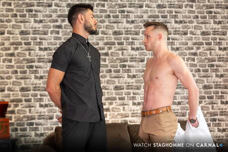 Der amerikanische Twink Andrew Connor und der reife Latino-Bär Nico Zetta haben guten Sex