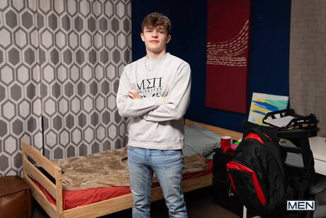 Zwei amerikanische Jungs, der heiße Twink Cody Seiya und der junge Jake Preston, bei einem heißen Arschfick