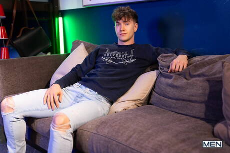 興奮した少年ジョニー・ドノヴァン、ジェイク・プレストン、フィン・オーガストの熱い3Pアナルファックアクション