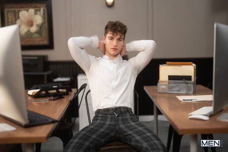 Two american dudes beefy Kane Fox and well-built Hazel Hoffman fuck ass after sucking cock